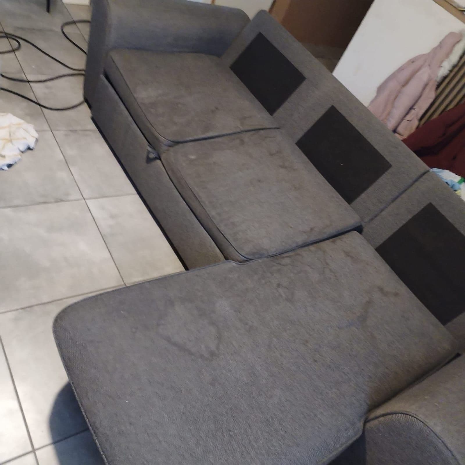 Canapé d'angle gris - Avant / Après - Avant