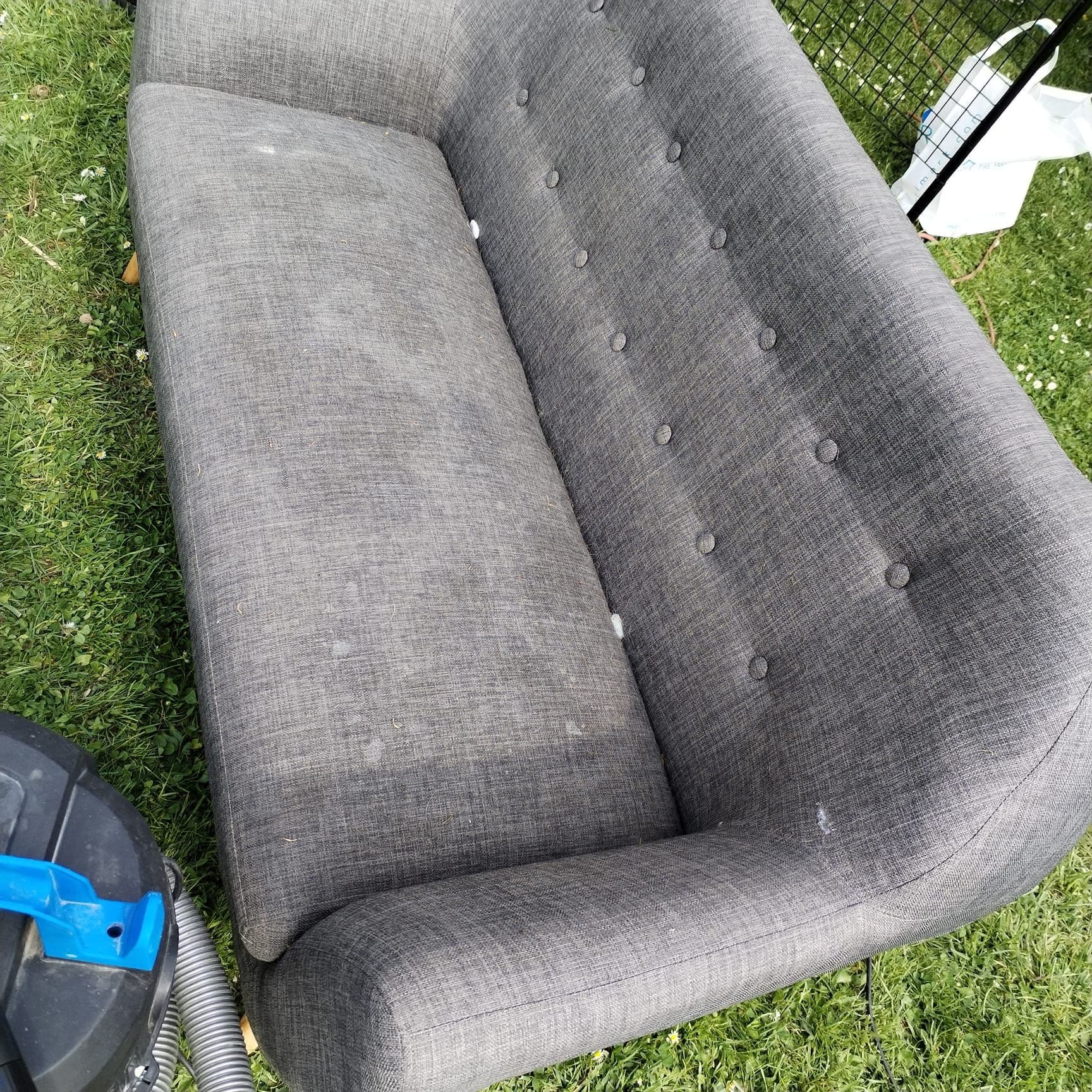 Canapé gris capitonné - Avant / Après - Avant