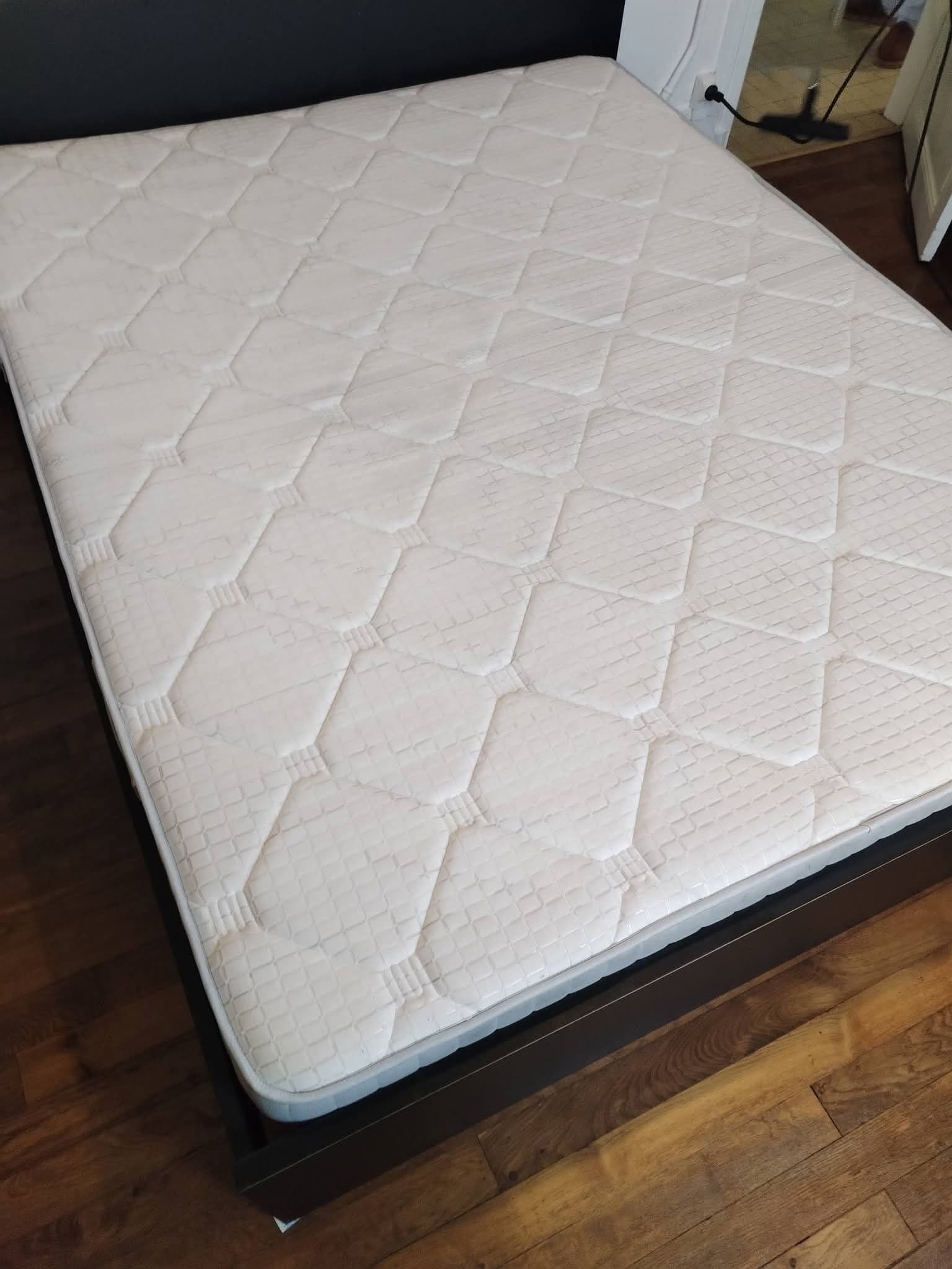 Matelas lit noir - Avant / Après - Après