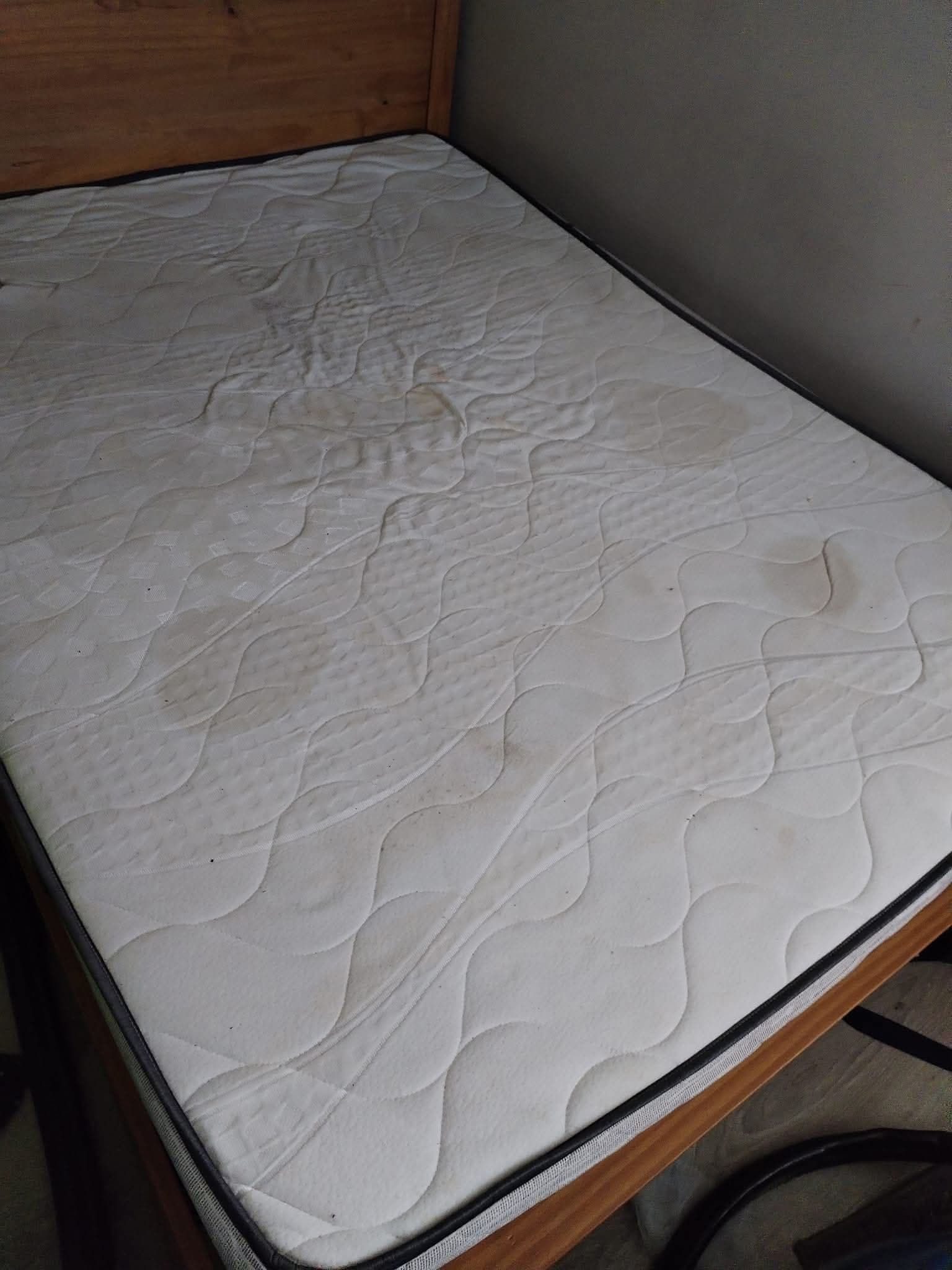 Matelas lit bois - Avant / Après - Avant