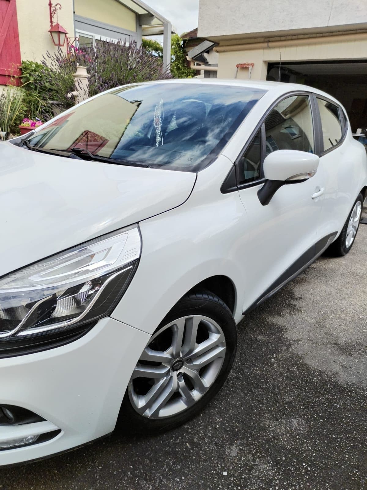 Renault Clio blanche