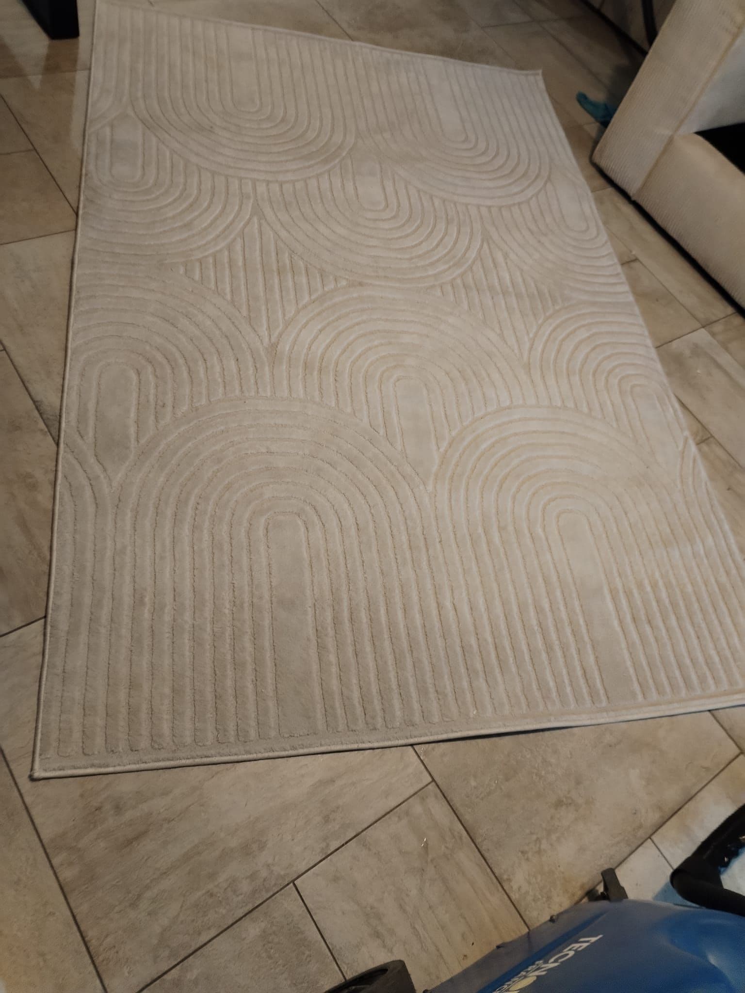 Tapis blanc à relief - Avant / Après - Avant